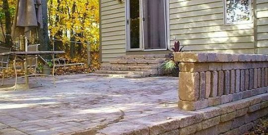 Jonathan Allen – Seating Wall & Patio – Paver patio with a standing seating wall